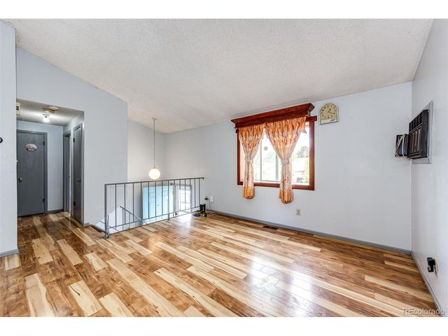 2164 Hackberry Cir, Longmont, CO 80501