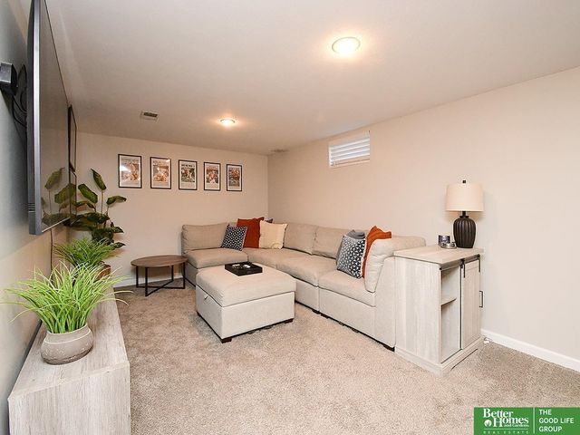 7309 S Wedgewood Drive, Lincoln, NE 68510