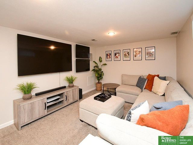 7309 S Wedgewood Drive, Lincoln, NE 68510