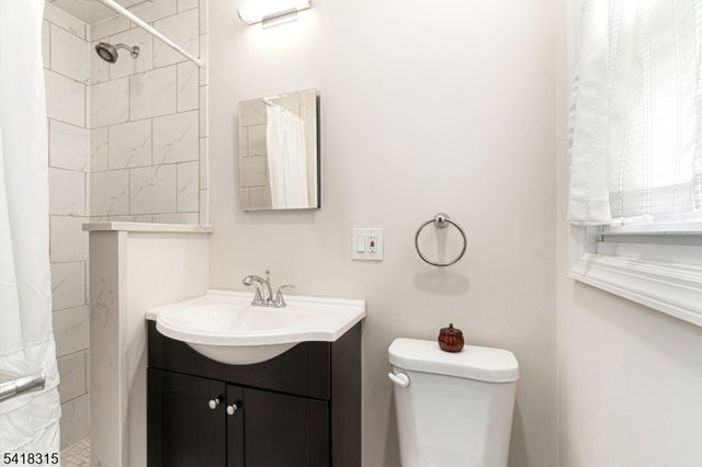 186 Tomahawk Trl, Byram Twp., NJ 07871