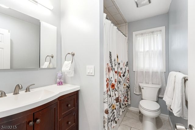 186 Tomahawk Trl, Byram Twp., NJ 07871