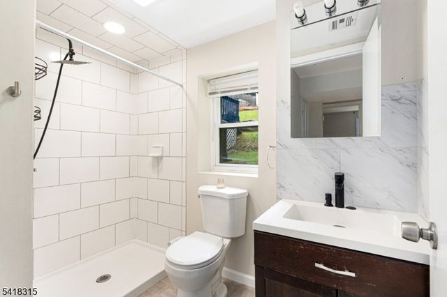 186 Tomahawk Trl, Byram Twp., NJ 07871