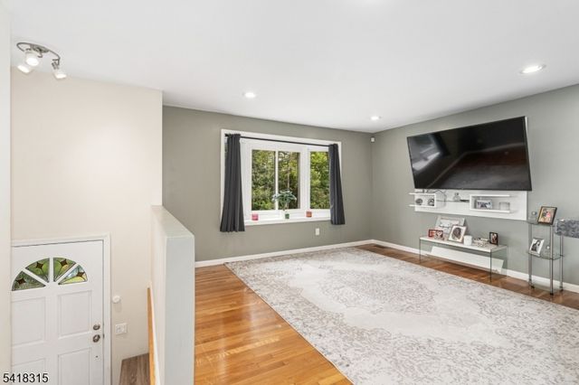 186 Tomahawk Trl, Byram Twp., NJ 07871