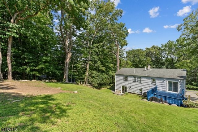 186 Tomahawk Trl, Byram Twp., NJ 07871