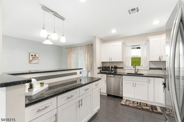 186 Tomahawk Trl, Byram Twp., NJ 07871