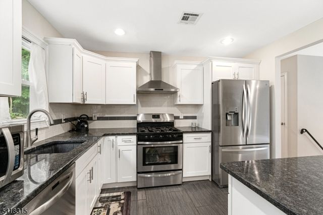 186 Tomahawk Trl, Byram Twp., NJ 07871