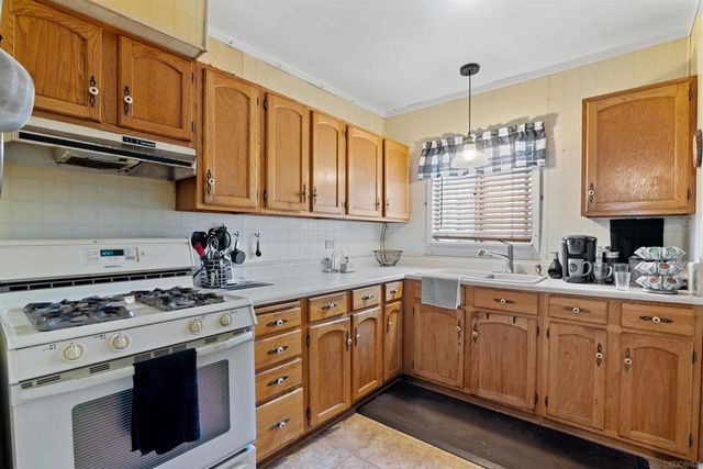 123 E 85th St, Los Angeles, CA 90003