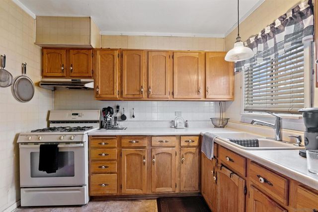 123 E 85th St, Los Angeles, CA 90003