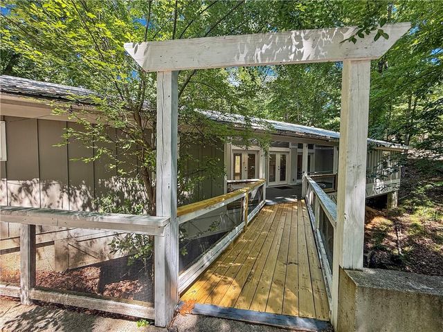 6567 Tahiti Way, Flowery Branch, GA 30542