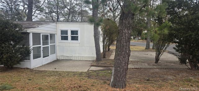 525 Riverleigh Ave Unit 116, Riverhead, NY 11901