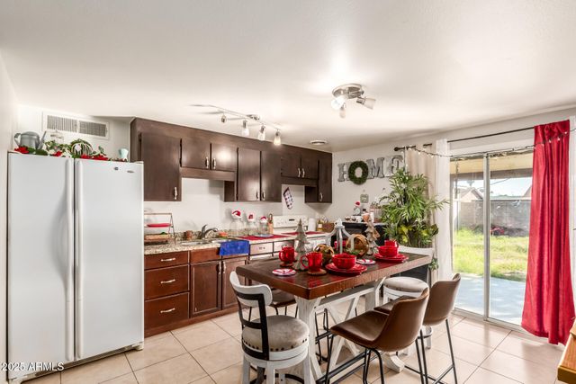 7127 W HOLLY Street, Phoenix, AZ 85035