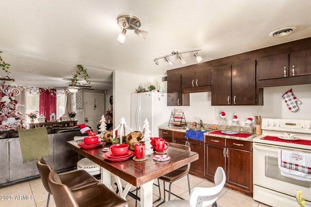 7127 W HOLLY Street, Phoenix, AZ 85035