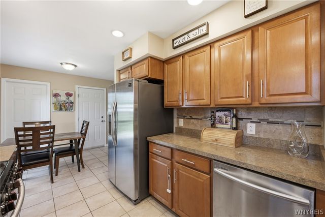 92 Ridgedale Circle, Tonawanda, NY 14150