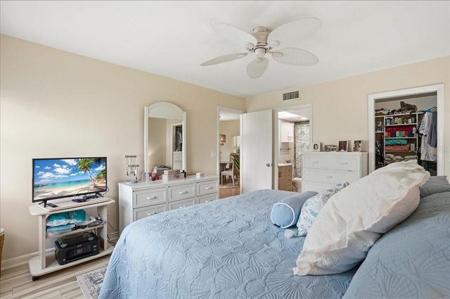 755 VILLAGE CIRCLE 203, Venice, FL 34292