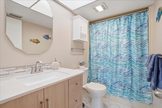 755 VILLAGE CIRCLE 203, Venice, FL 34292