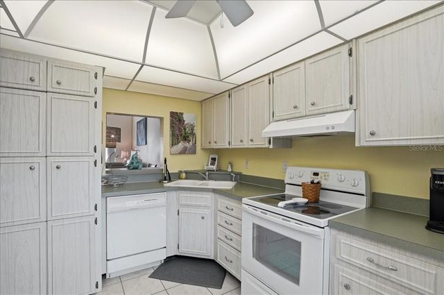 755 VILLAGE CIRCLE 203, Venice, FL 34292