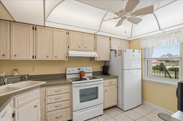 755 VILLAGE CIRCLE 203, Venice, FL 34292