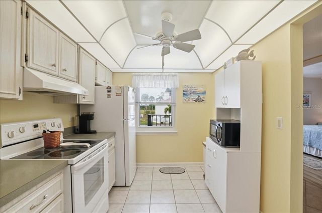 755 VILLAGE CIRCLE 203, Venice, FL 34292