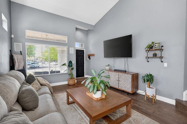 9158 Eastpointe Ct, Elk Grove, CA 95624