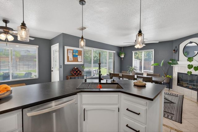 9158 Eastpointe Ct, Elk Grove, CA 95624