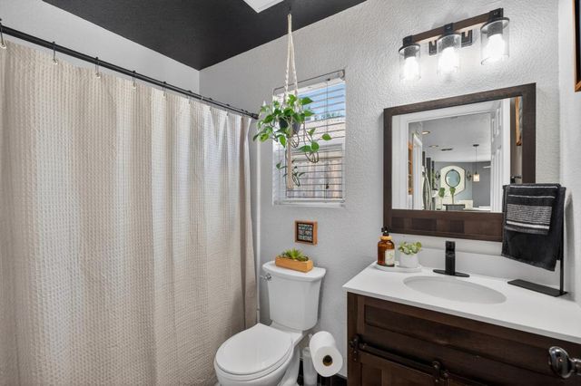 9158 Eastpointe Ct, Elk Grove, CA 95624