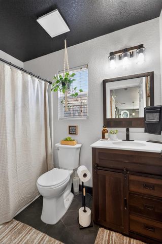 9158 Eastpointe Ct, Elk Grove, CA 95624