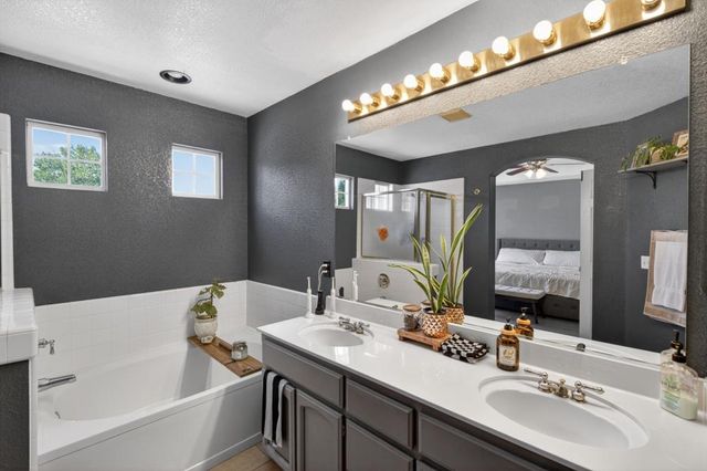 9158 Eastpointe Ct, Elk Grove, CA 95624