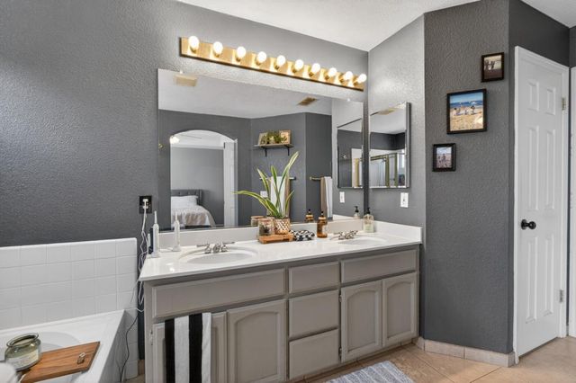 9158 Eastpointe Ct, Elk Grove, CA 95624