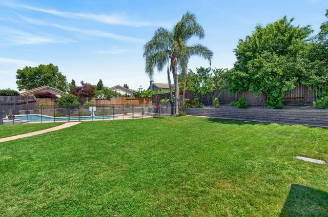 9158 Eastpointe Ct, Elk Grove, CA 95624