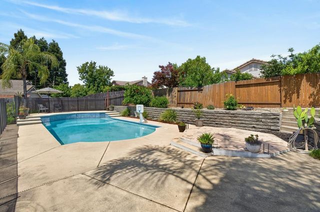 9158 Eastpointe Ct, Elk Grove, CA 95624