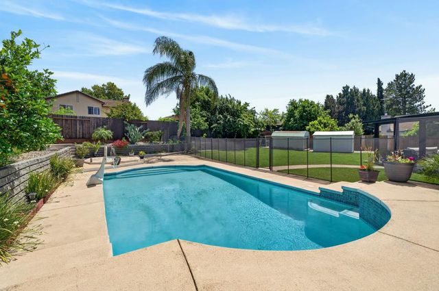 9158 Eastpointe Ct, Elk Grove, CA 95624