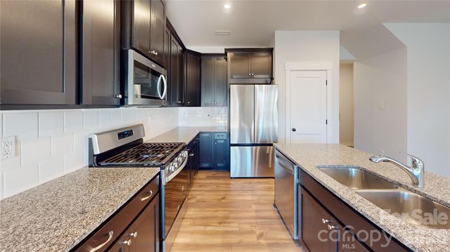 9512 Munsing Drive 165, Charlotte, NC 28269