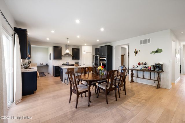 17418 Shakes Creek Dr, Fisherville, KY 40023