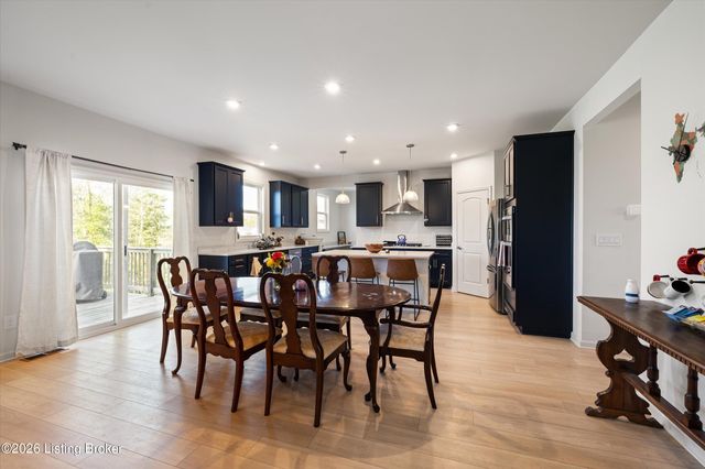 17418 Shakes Creek Dr, Fisherville, KY 40023