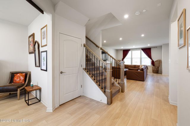 17418 Shakes Creek Dr, Fisherville, KY 40023