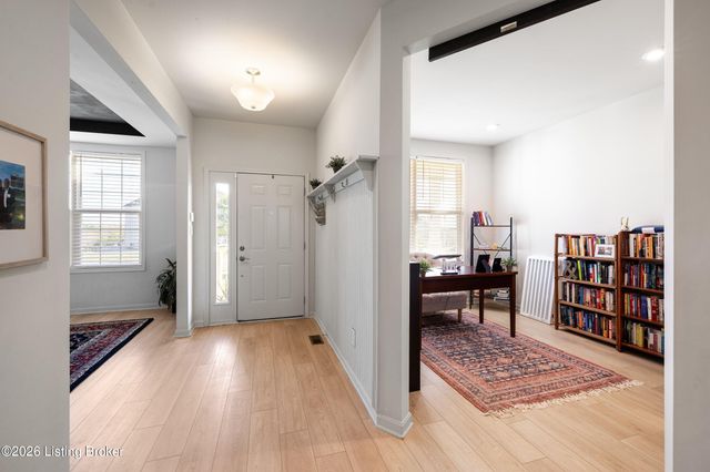 17418 Shakes Creek Dr, Fisherville, KY 40023