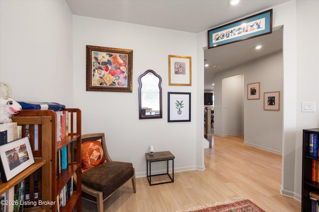 17418 Shakes Creek Dr, Fisherville, KY 40023