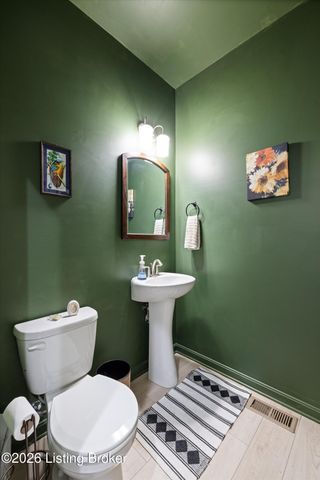 17418 Shakes Creek Dr, Fisherville, KY 40023