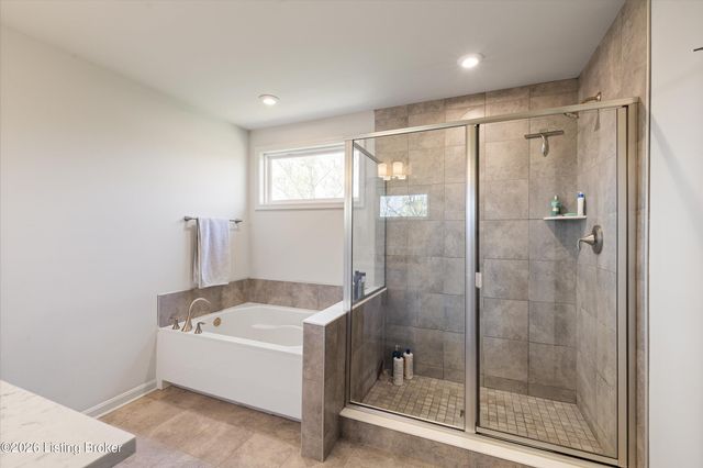 17418 Shakes Creek Dr, Fisherville, KY 40023