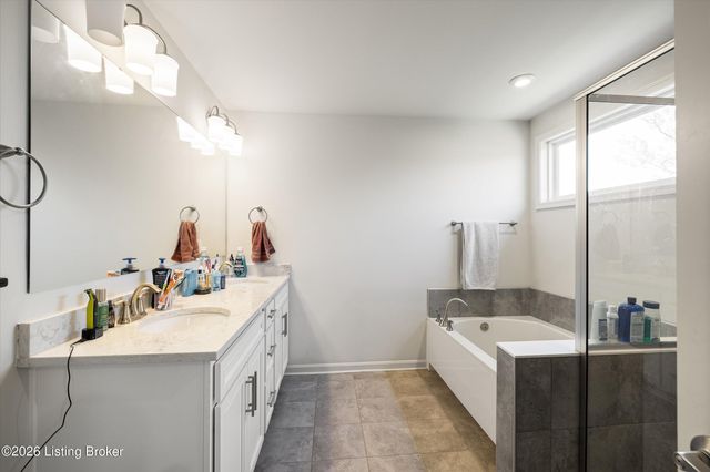 17418 Shakes Creek Dr, Fisherville, KY 40023