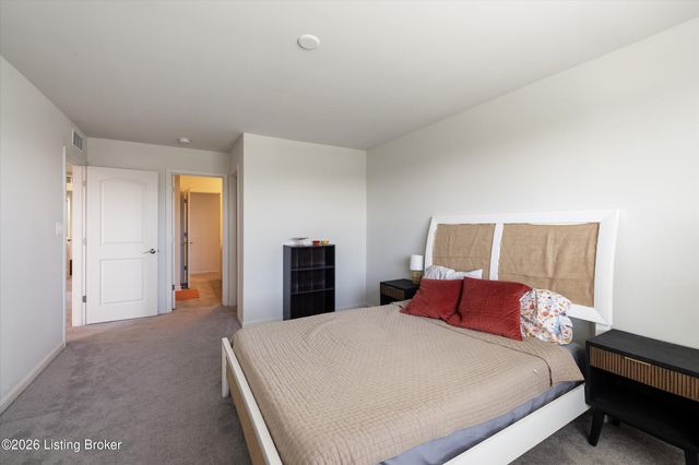 17418 Shakes Creek Dr, Fisherville, KY 40023