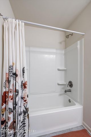 17418 Shakes Creek Dr, Fisherville, KY 40023