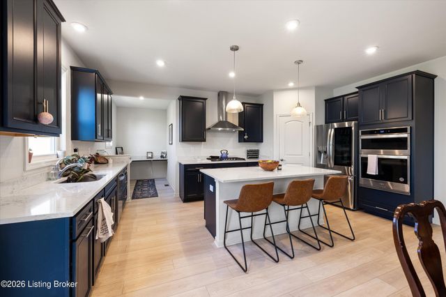 17418 Shakes Creek Dr, Fisherville, KY 40023