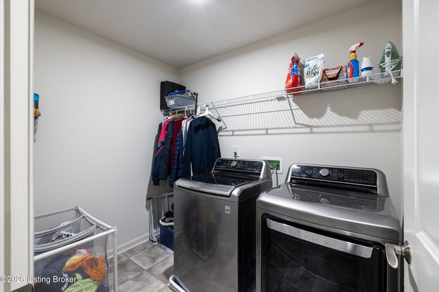 17418 Shakes Creek Dr, Fisherville, KY 40023