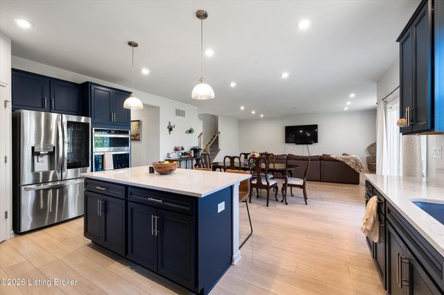 17418 Shakes Creek Dr, Fisherville, KY 40023