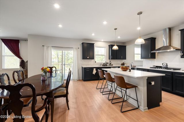 17418 Shakes Creek Dr, Fisherville, KY 40023