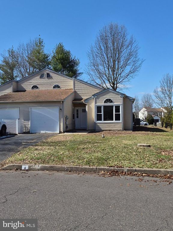 4 STEWER LN, Perkasie, PA 18944
