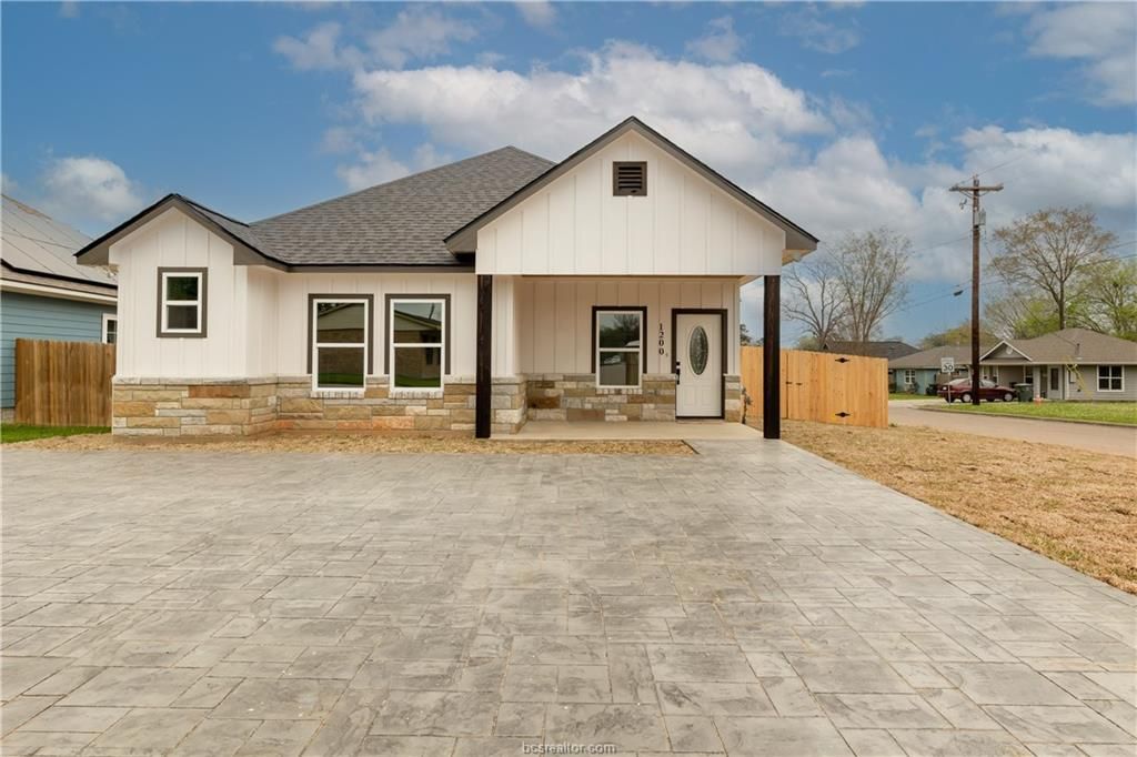 1200 Military Drive, Bryan, TX 77803