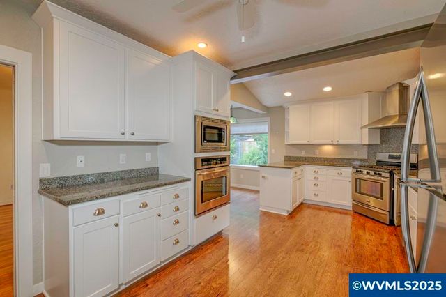 578 23rd St NE, Salem, OR 97301