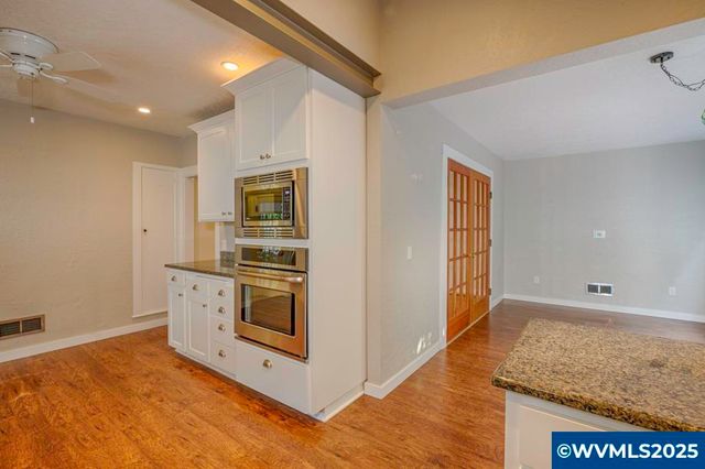 578 23rd St NE, Salem, OR 97301